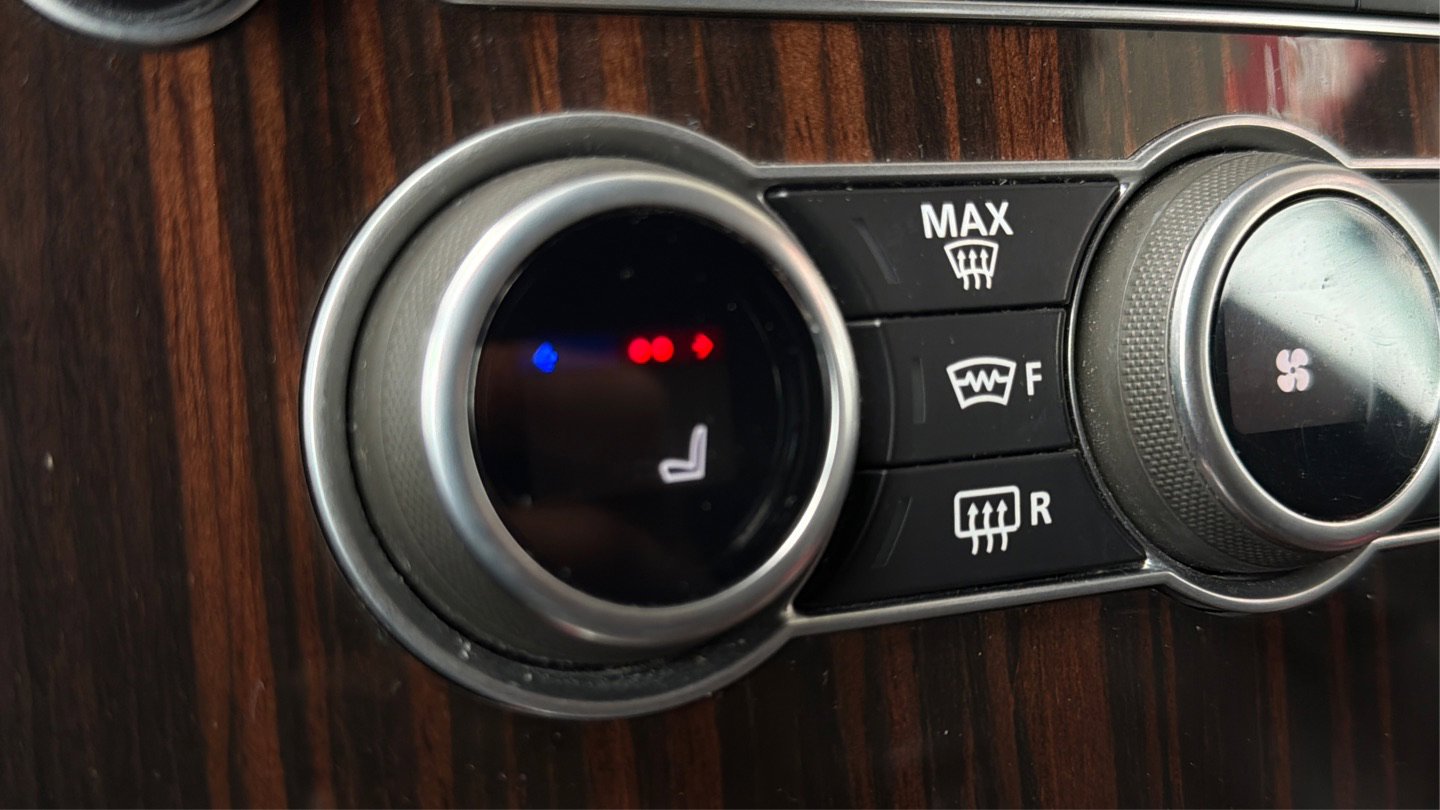 Used 2016 Land Rover Range Rover HSE image 15