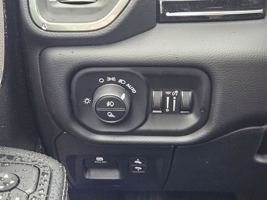 New 2026 RAM 1500 Laramie AWD/4WD image 18