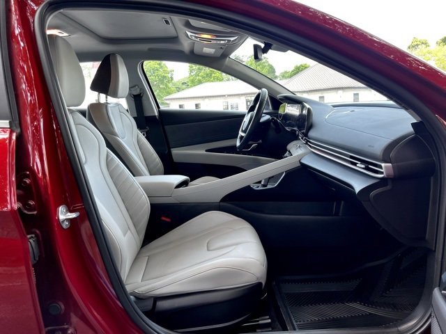 Used 2024 Hyundai Elantra Limited image 28