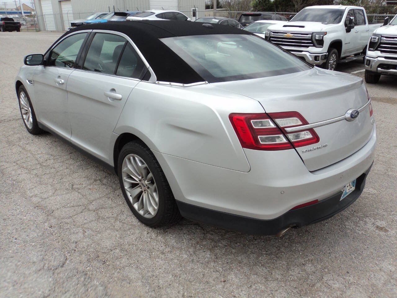 Used 2015 Ford Taurus Limited FWD image 6