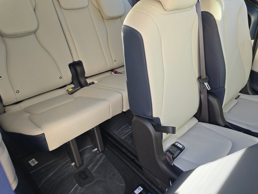 New 2026 Kia Carnival SX w/ SX Dark Edition Package image 11