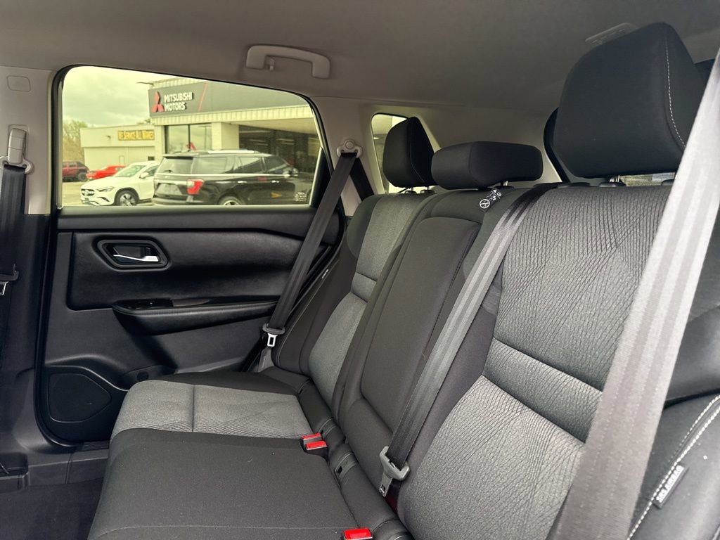 Used 2024 Nissan Rogue SV image 34