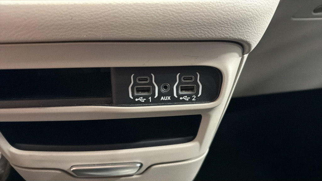 Used 2023 Chrysler Voyager LX FWD image 29