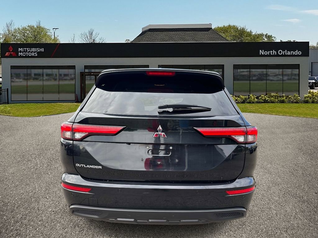 Used 2023 Mitsubishi Outlander ES FWD image 4