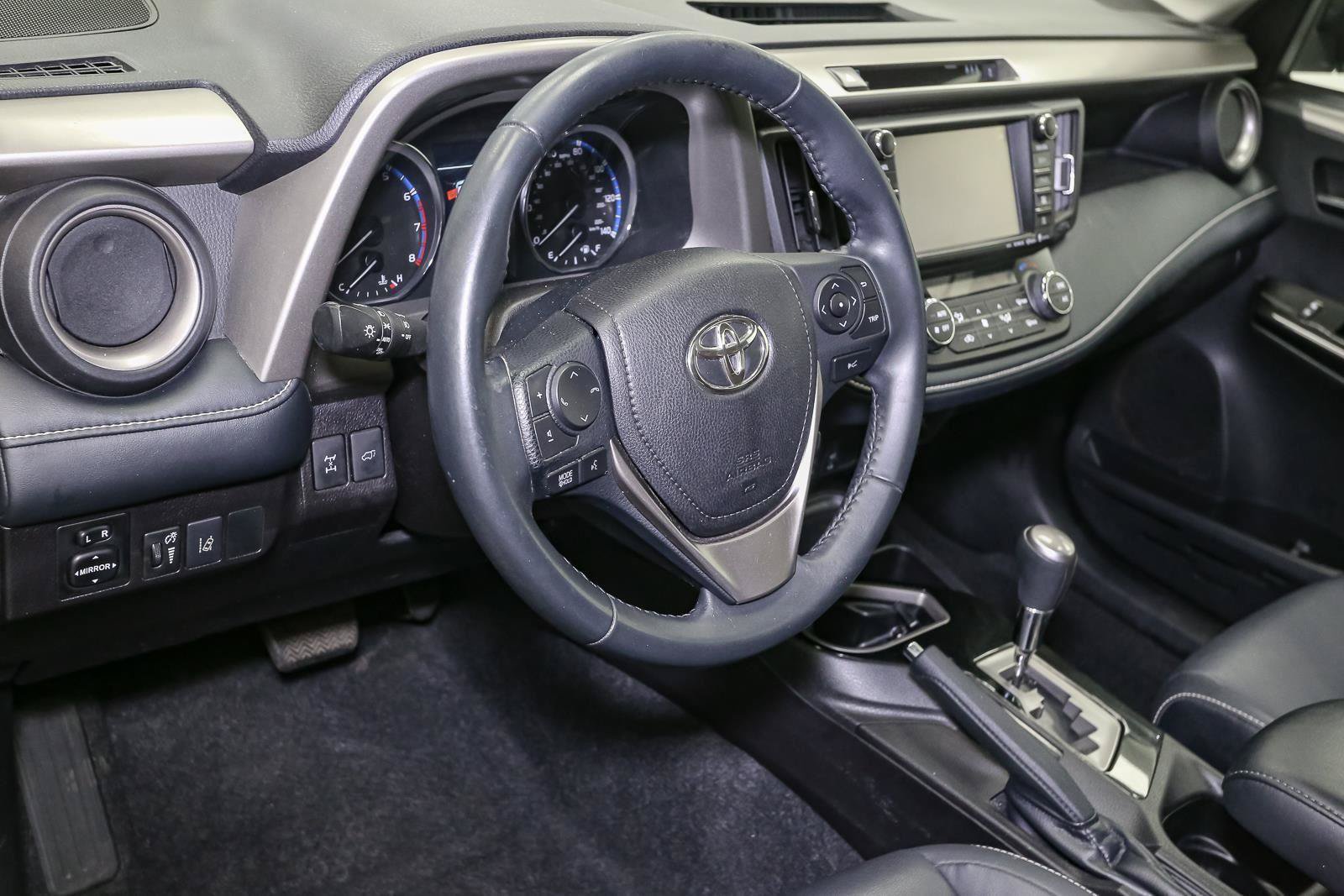 Used 2018 Toyota RAV4 Limited w/ Advanced Technology Package AWD/4WD image 24
