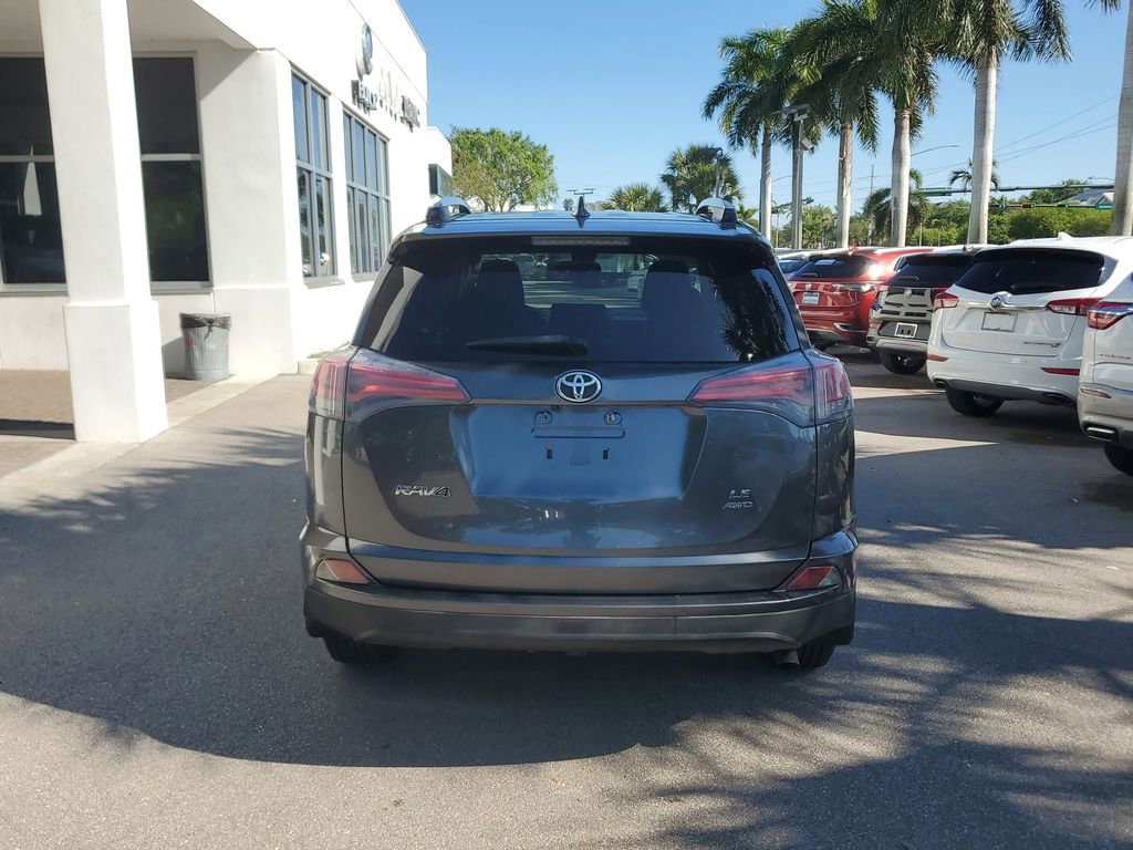 Used 2017 Toyota RAV4 LE image 4