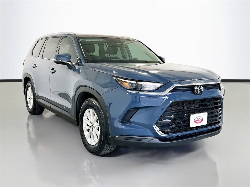 Used 2024 Toyota Grand Highlander XLE image 3