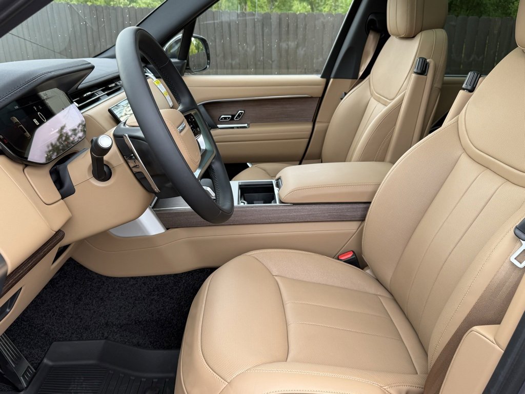 New 2025 Land Rover Range Rover Long Wheelbase SE image 10