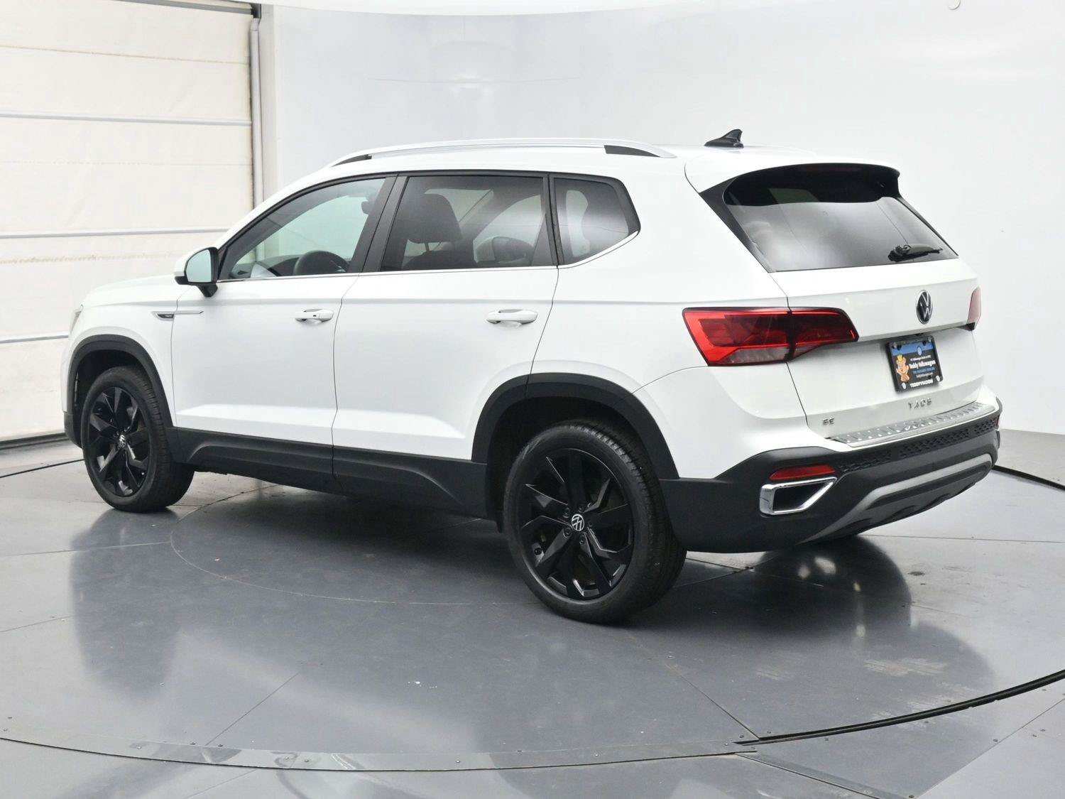 Used 2023 Volkswagen Taos SE w/ Panoramic Sunroof Package FWD image 23