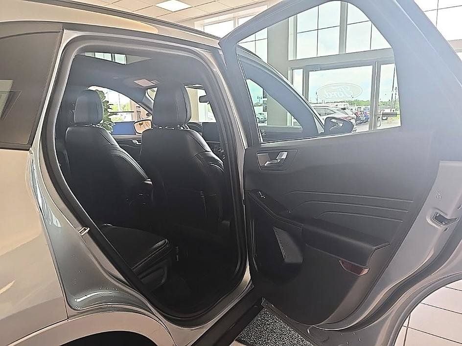 Used 2023 Ford Escape ST-Line w/ Tech Pack #1 AWD/4WD image 32