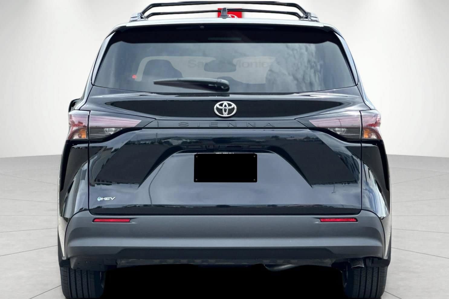 New 2026 Toyota Sienna LE FWD image 4