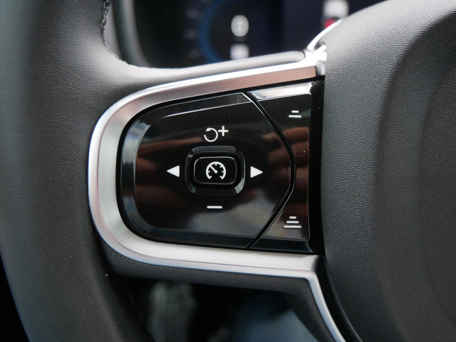 Certified 2024 Volvo XC90 B6 Core w/ Climate Package image 26