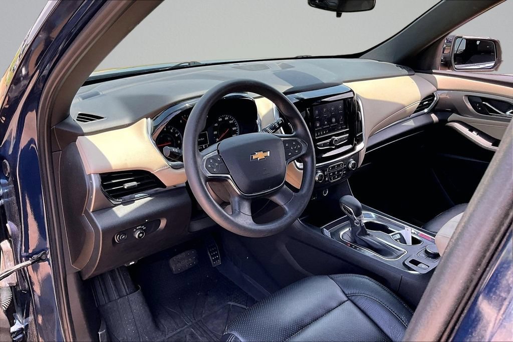 Used 2023 Chevrolet Traverse LS w/ Safety Package FWD image 11