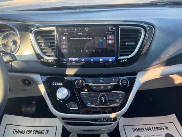 Used 2022 Chrysler Pacifica Touring-L FWD image 18