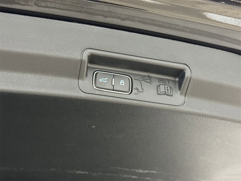 Used 2023 Ford Explorer XLT image 28