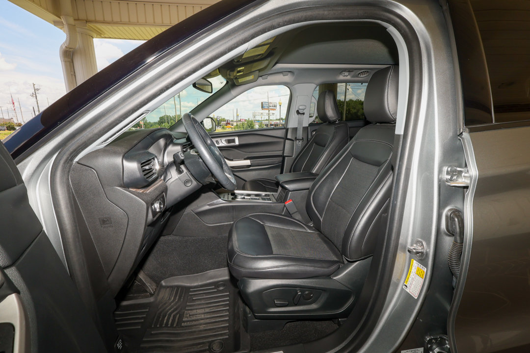 Used 2023 Ford Explorer Limited w/ Equipment Group 301A RWD image 10
