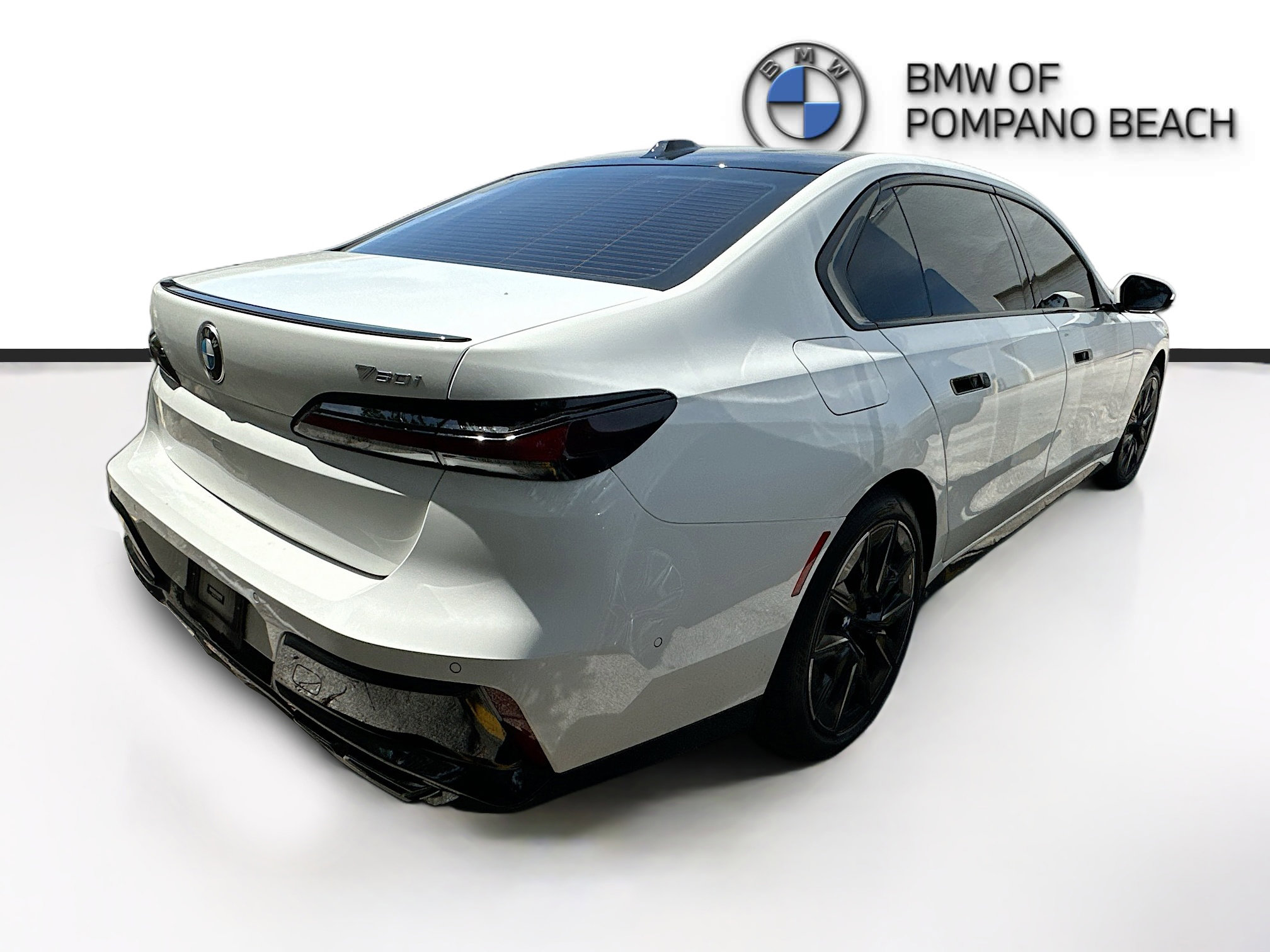 Used 2023 BMW 760i xDrive w/ Executive Package AWD/4WD image 4