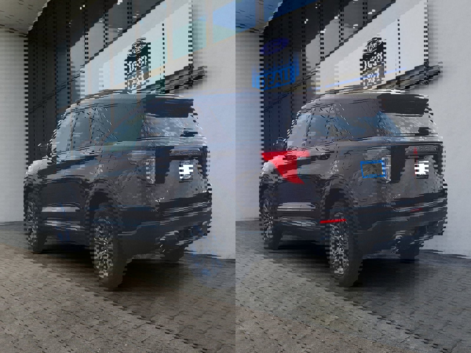 Certified 2023 Ford Explorer XLT w/ Equipment Group 202A image 5