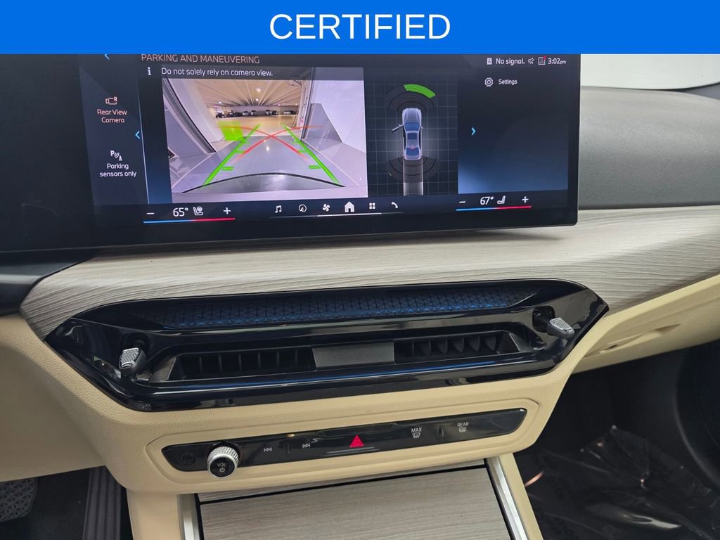 Certified 2025 BMW 330i Sedan w/ Convenience Package image 23