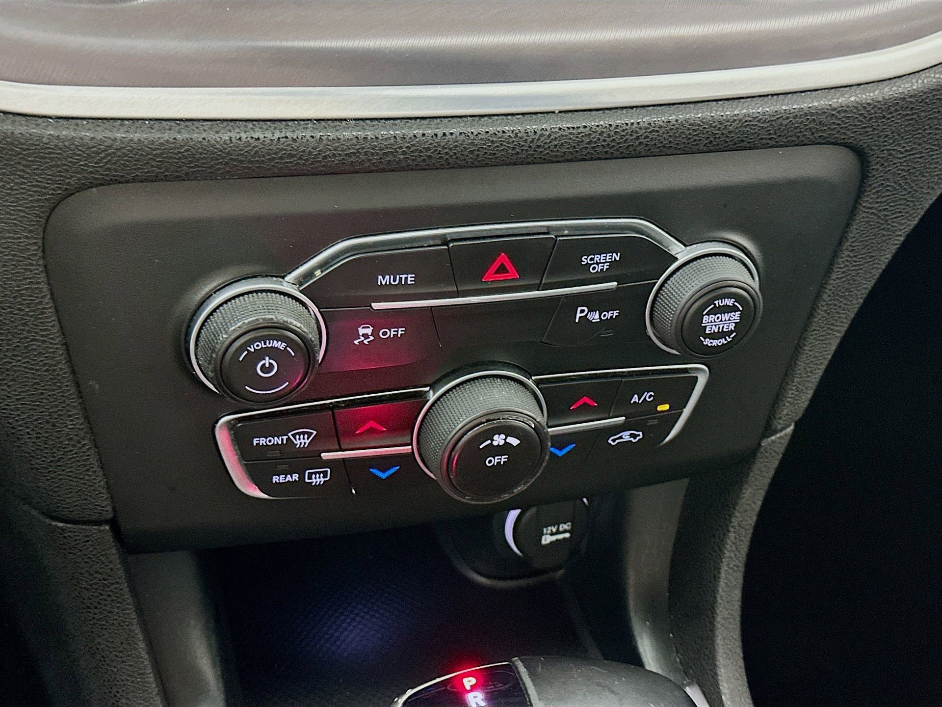 Used 2019 Dodge Charger SXT image 16