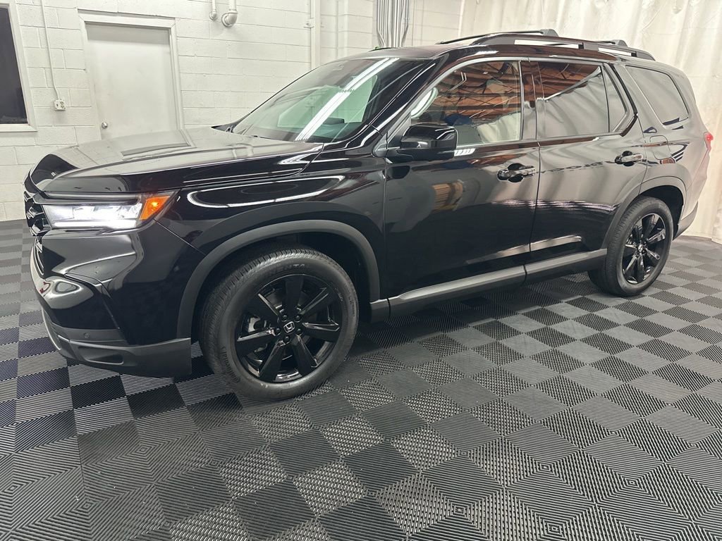 Used 2025 Honda Pilot Black Edition image 5