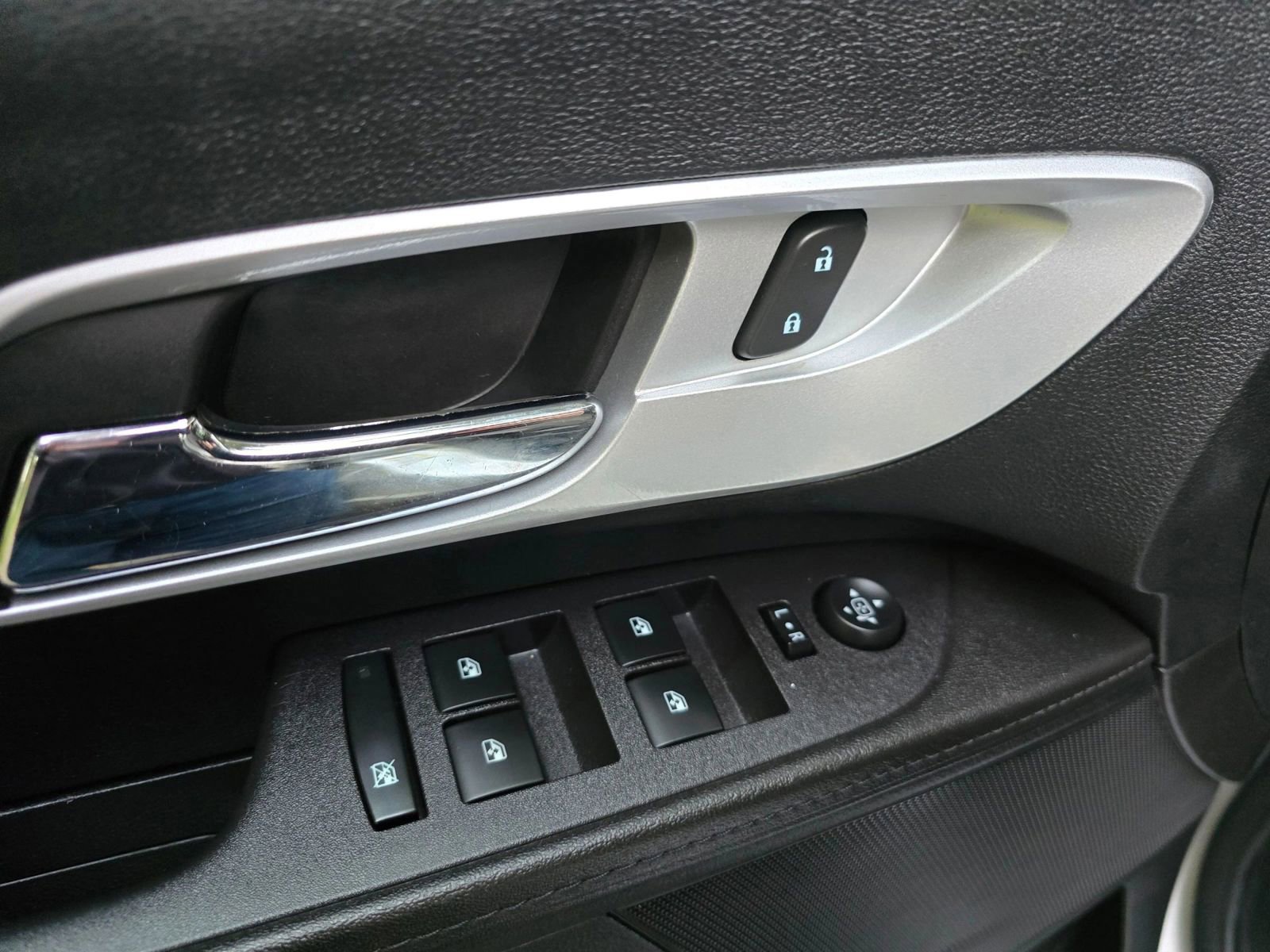Used 2017 Chevrolet Equinox LT FWD image 22
