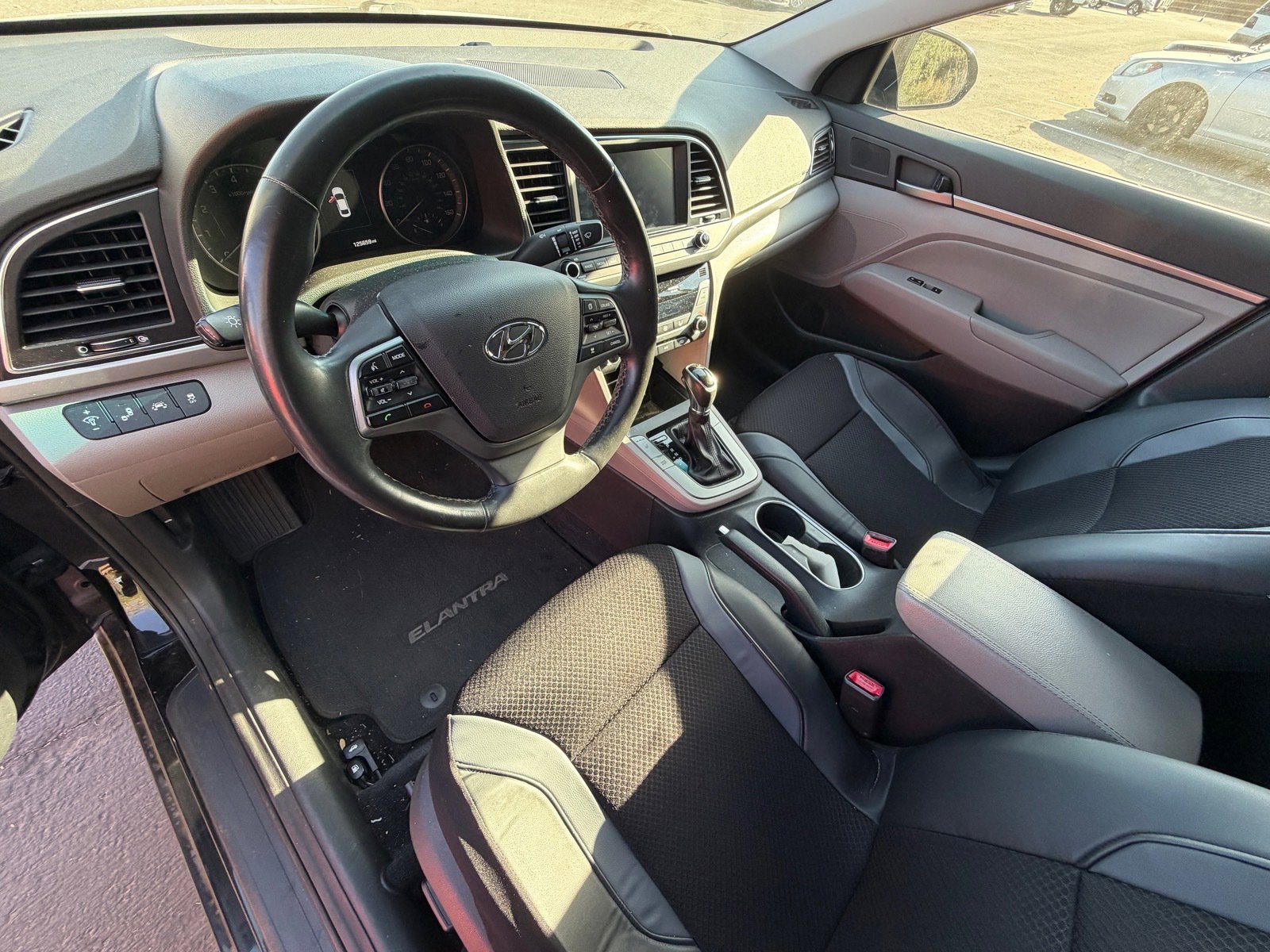 Used 2017 Hyundai Elantra Limited w/ Limited Tech Package 04 image 7