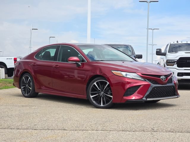 Used 2018 Toyota Camry XSE FWD image 2