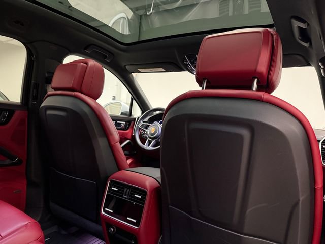 Certified 2023 Porsche Cayenne Platinum Edition AWD/4WD image 26