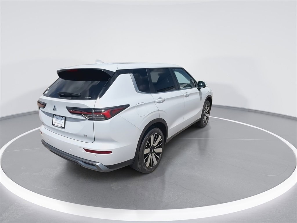 New 2025 Mitsubishi Outlander SE image 8