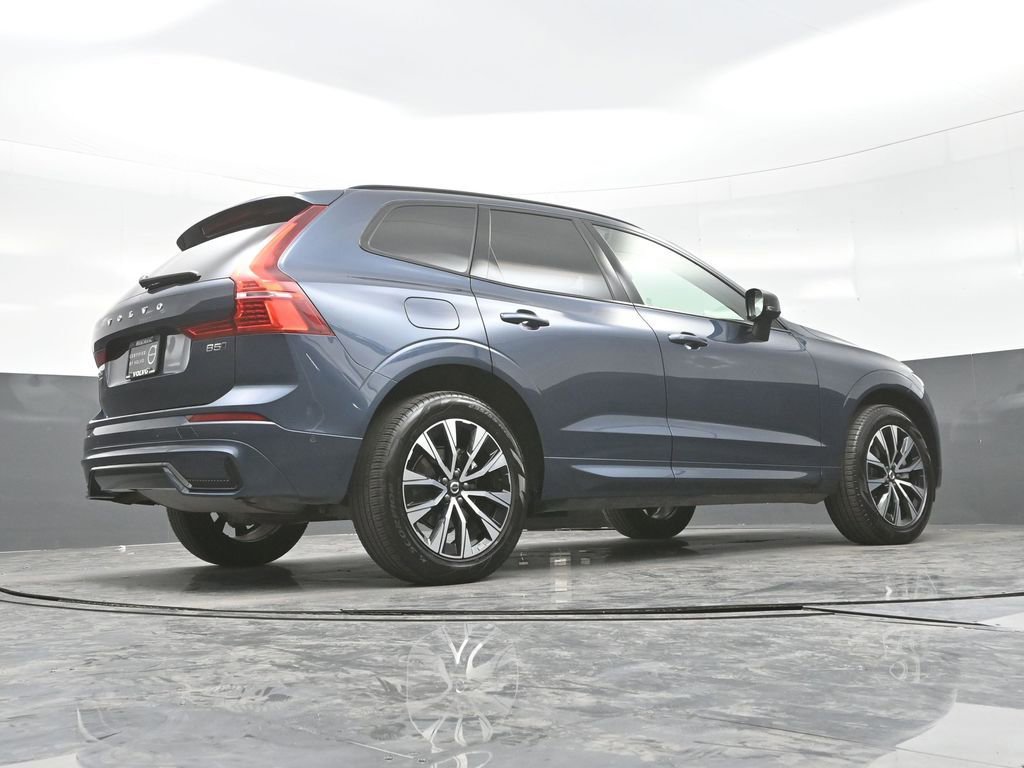 Used 2025 Volvo XC60 B5 Plus AWD/4WD image 25