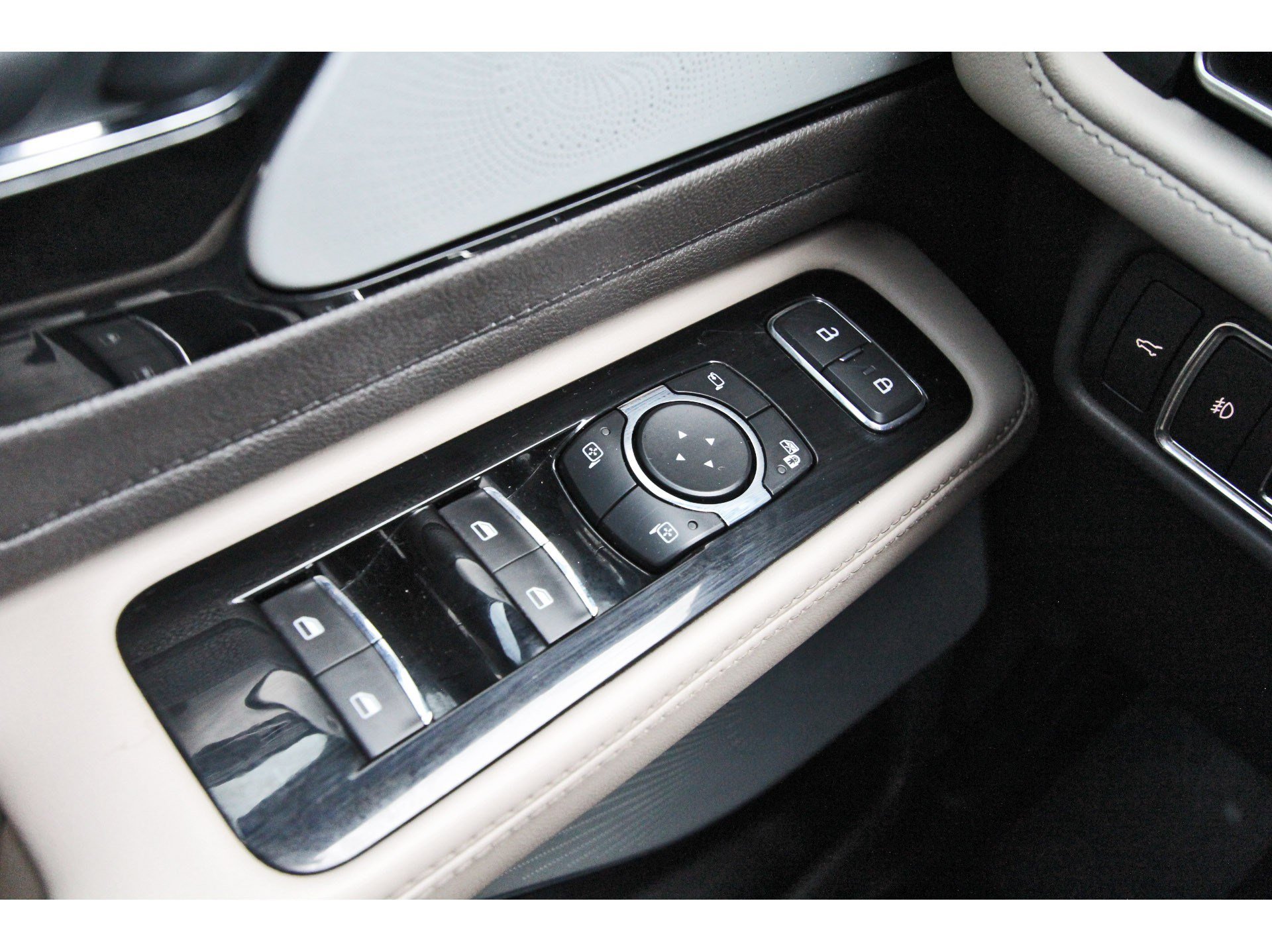 Used 2022 Lincoln Aviator Reserve w/ Equipment Group 201A RWD image 24