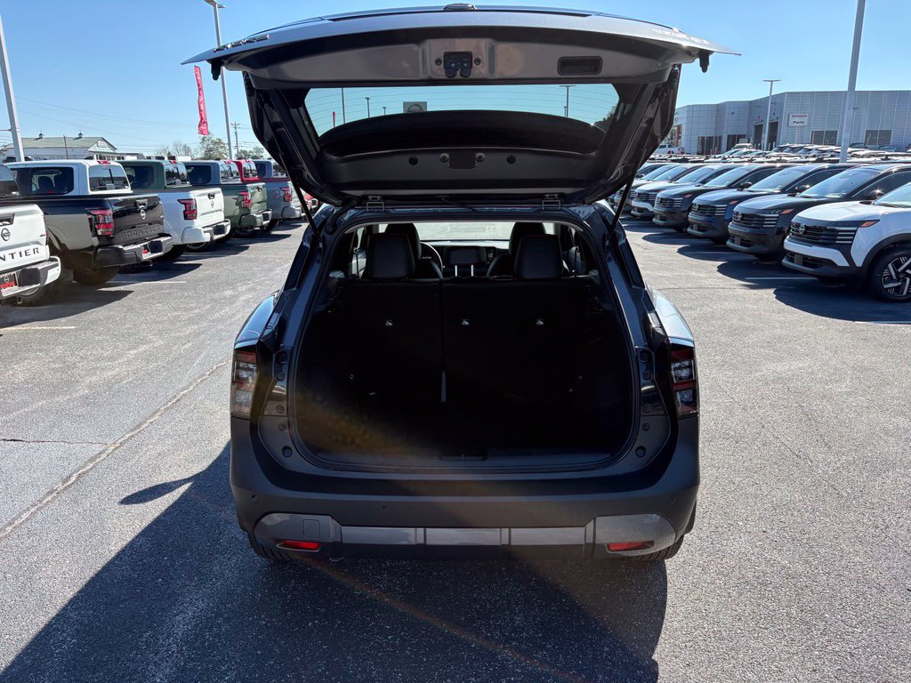 New 2027 Nissan Kicks SR FWD image 12