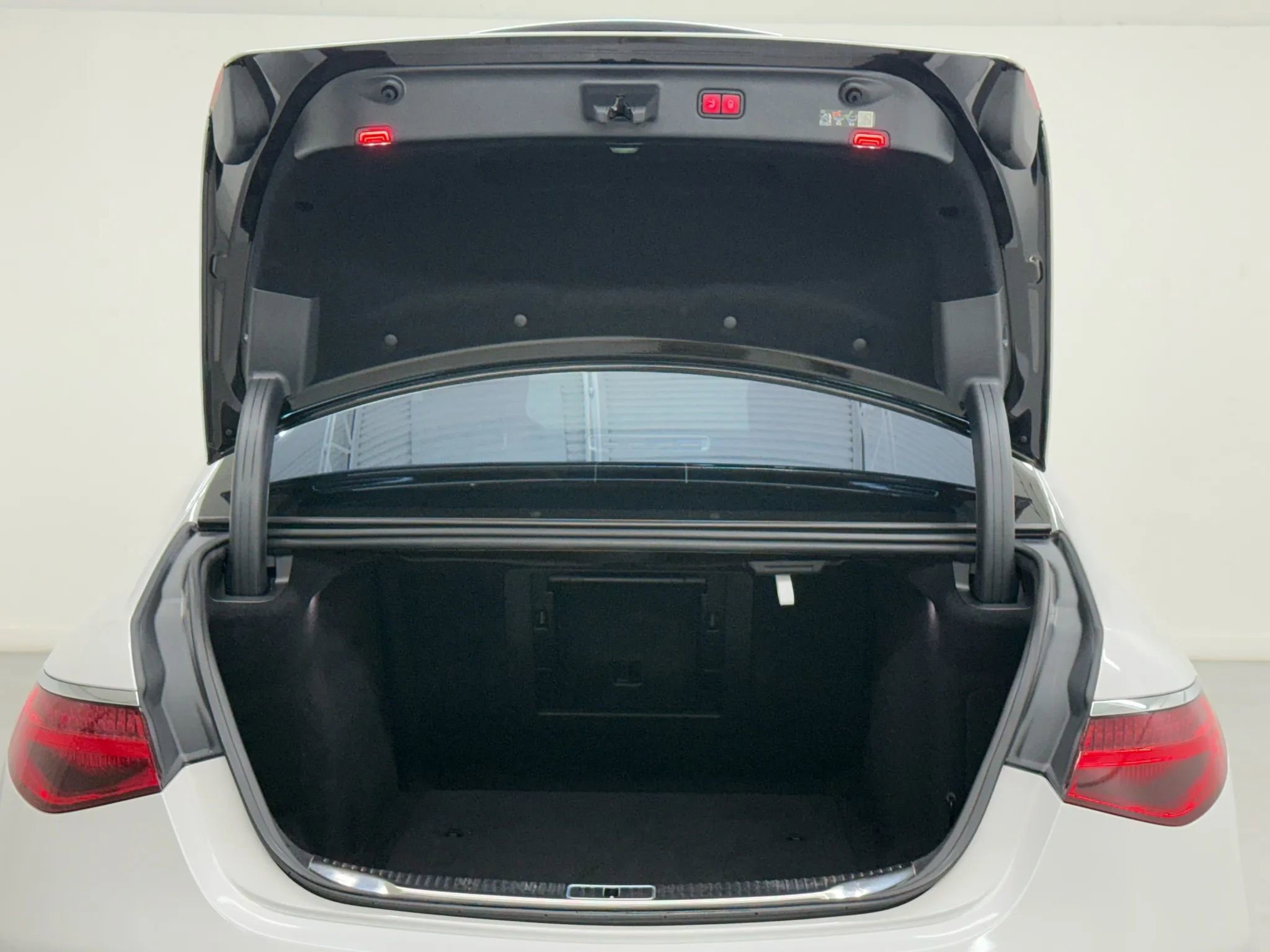 Used 2024 Mercedes-Benz S 580 4MATIC Sedan image 31