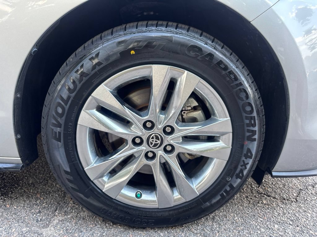 Used 2021 Toyota Sienna Limited FWD image 25
