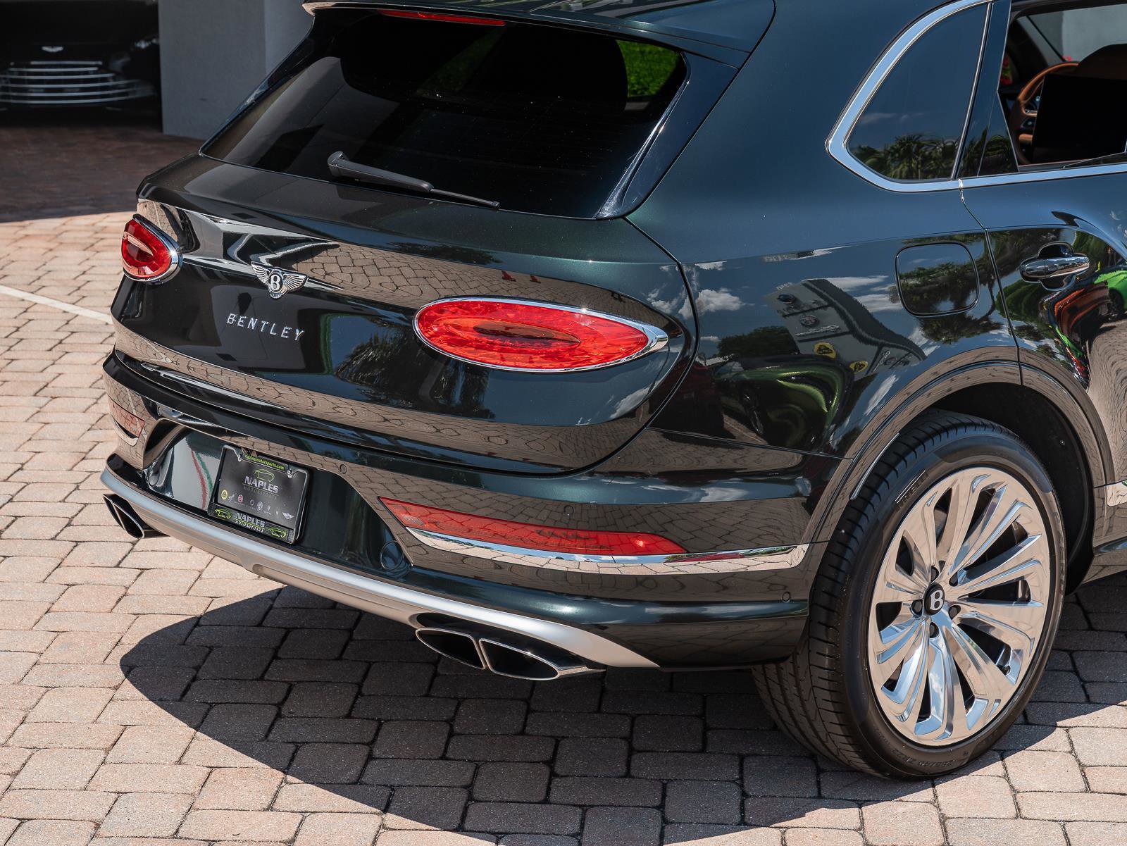 Used 2023 Bentley Bentayga Extended Wheelbase AWD/4WD image 47