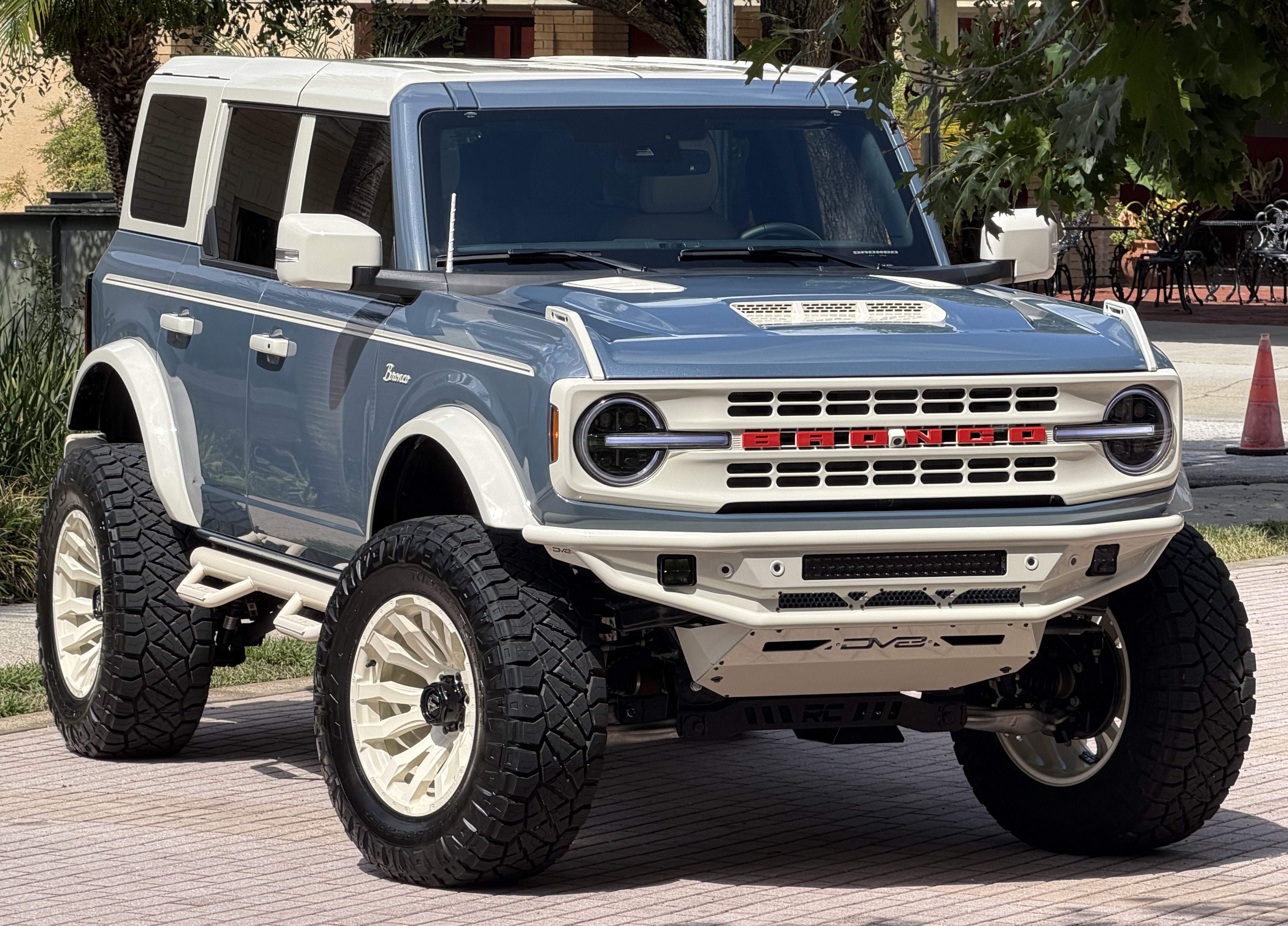 Used 2025 Ford Bronco Outer Banks AWD/4WD image 3