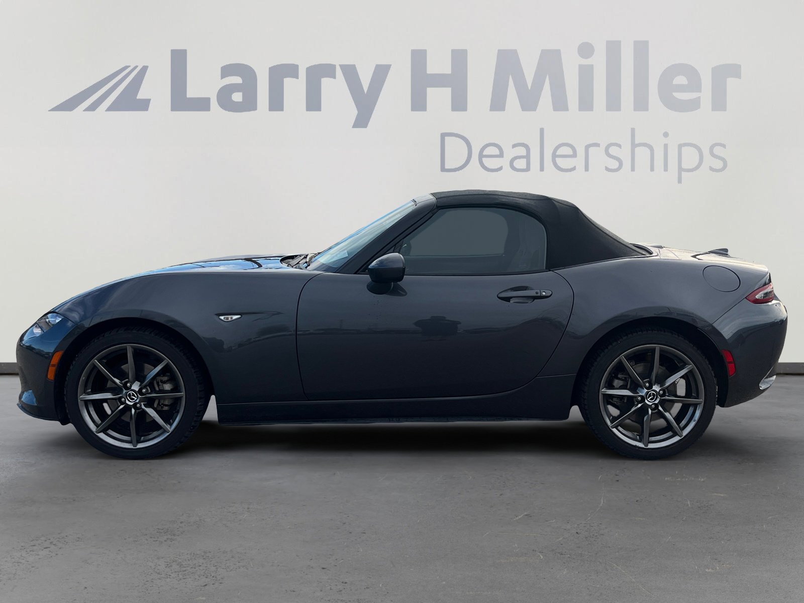 Used 2016 MAZDA MX-5 Miata Grand Touring image 2