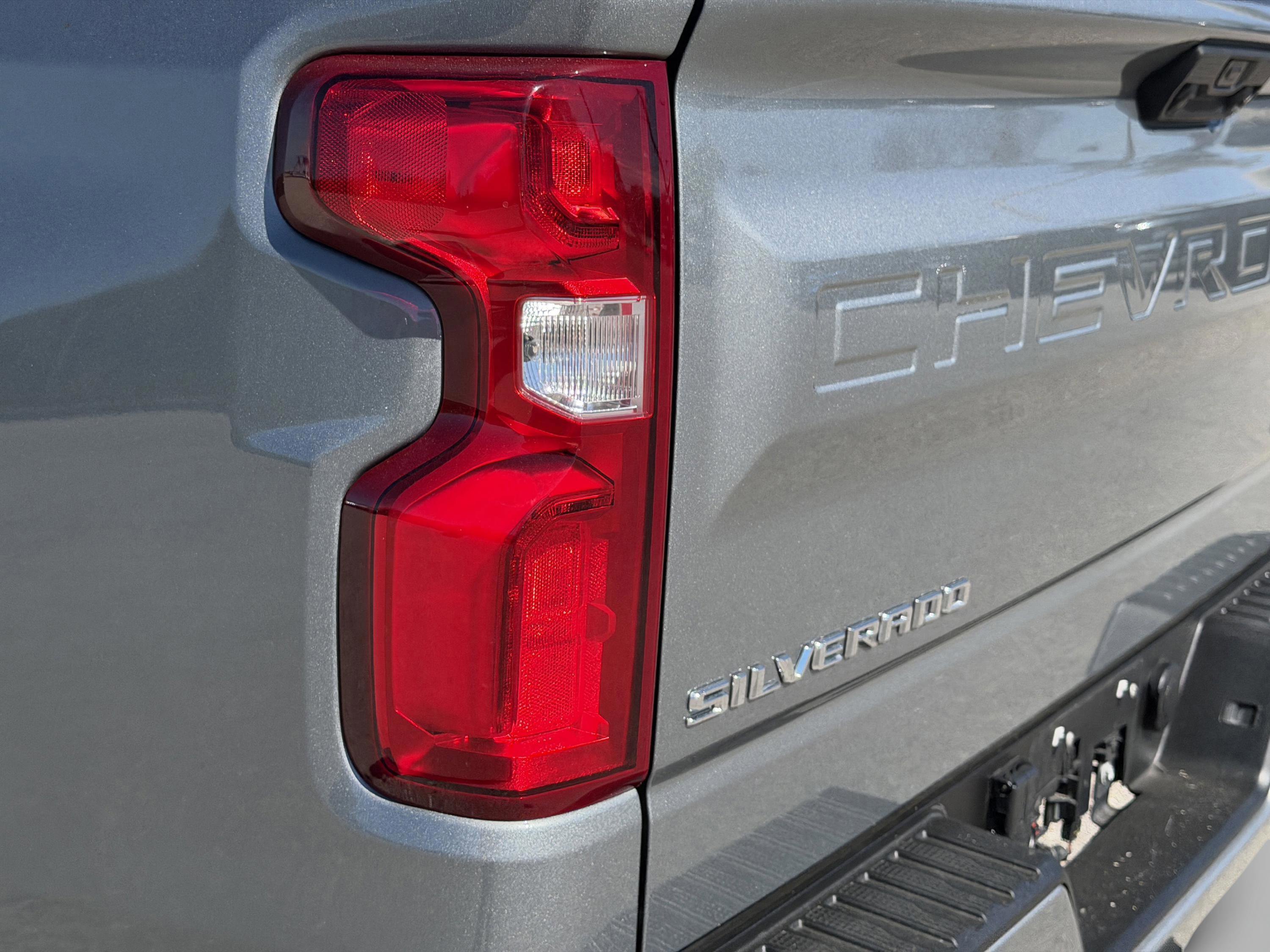 Used 2024 Chevrolet Silverado 1500 High Country w/ Technology Package AWD/4WD image 13