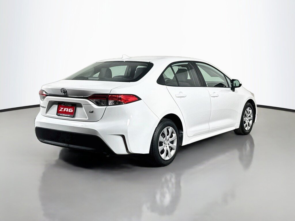 Used 2025 Toyota Corolla LE FWD image 5