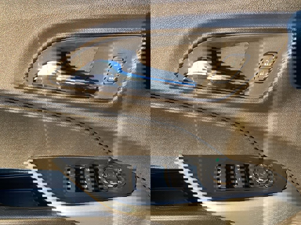 New 2026 Chevrolet Trax RS w/ Sunroof Package image 19