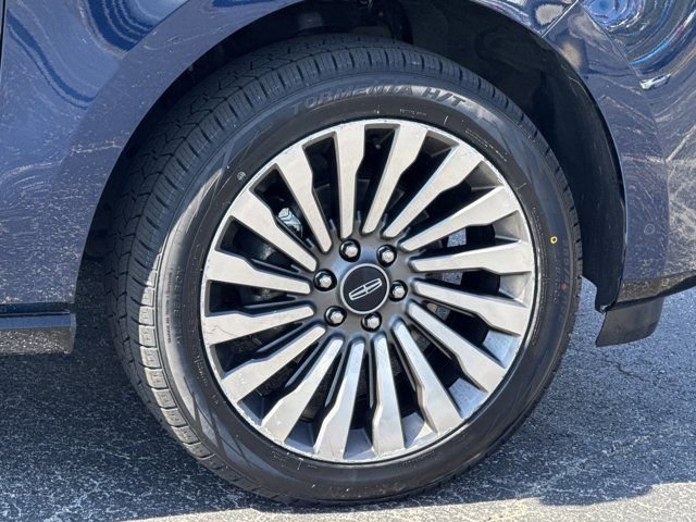 Used 2019 Lincoln Navigator Reserve AWD/4WD image 5