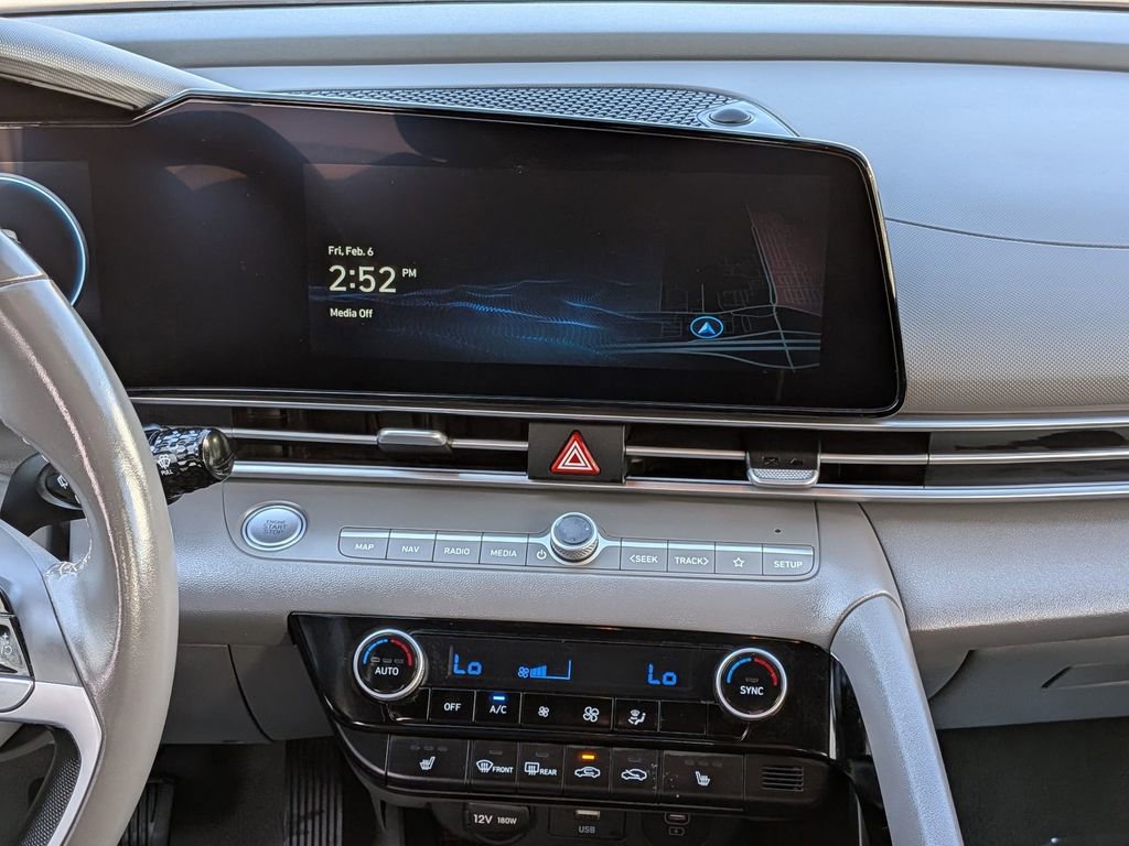 Used 2025 Hyundai Elantra SEL image 19