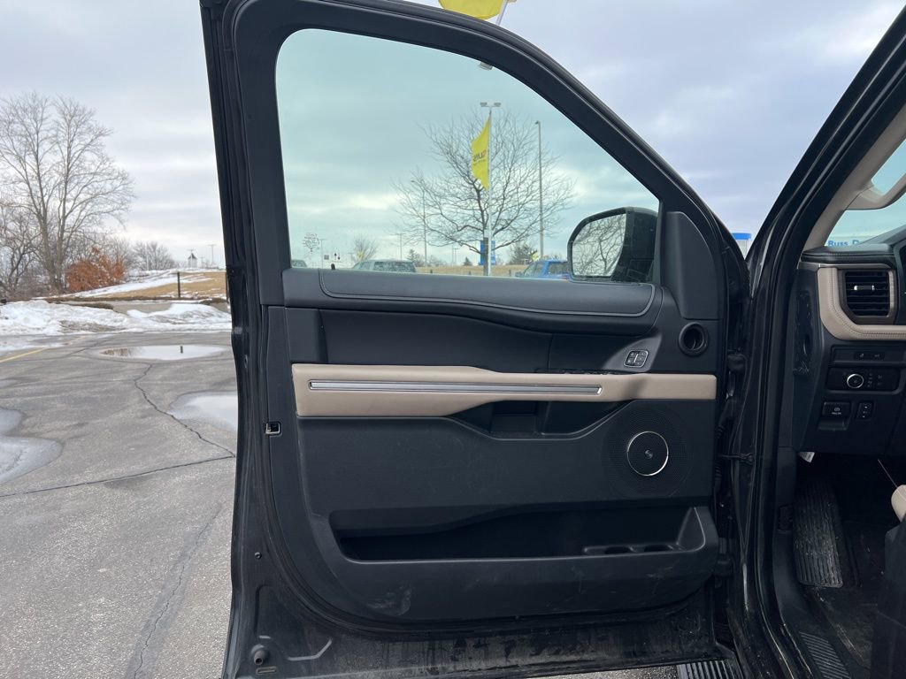 Used 2024 Ford Expedition Limited image 8