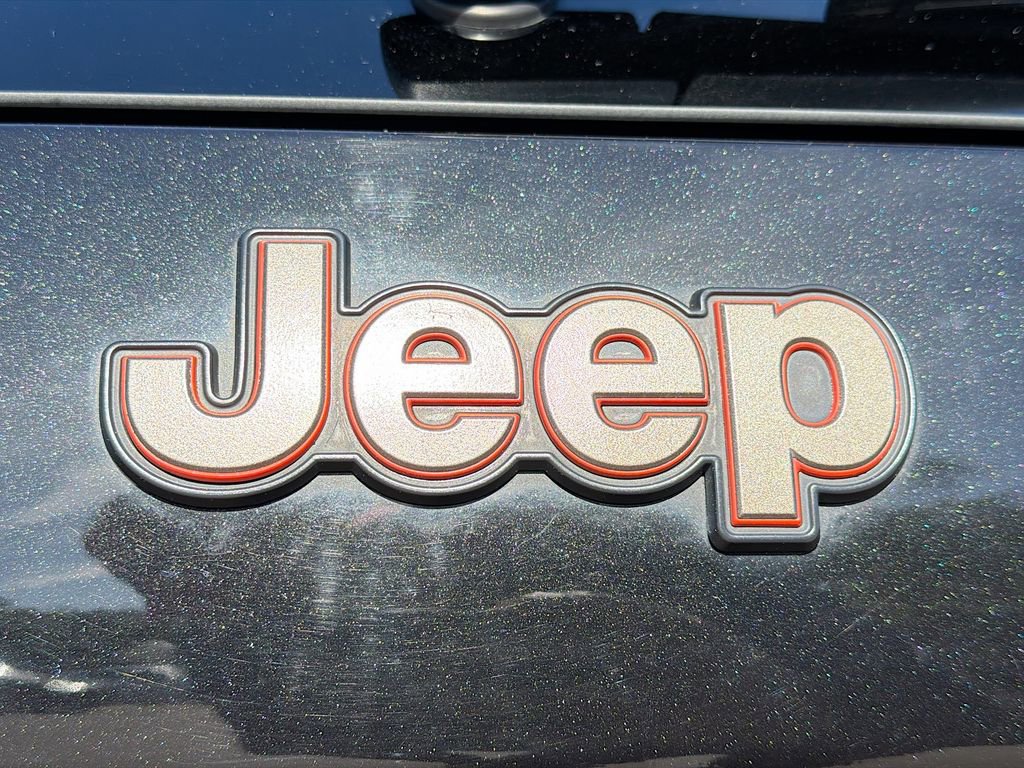 Used 2016 Jeep Cherokee 75th Anniversary image 11