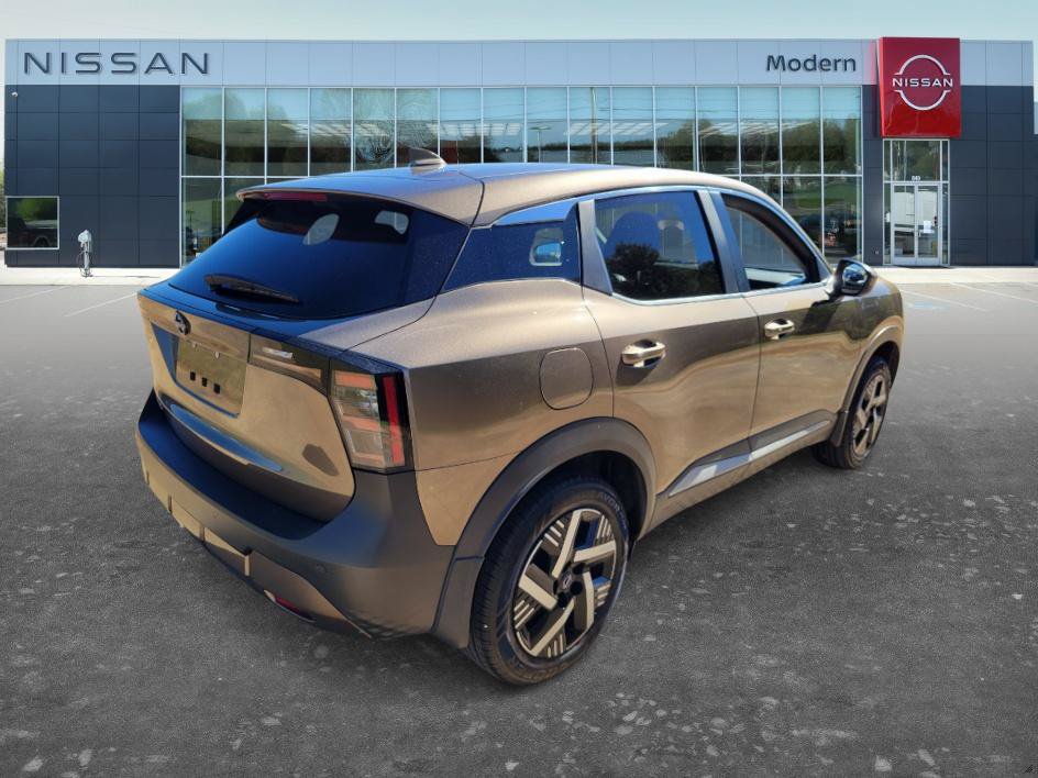 Certified 2025 Nissan Kicks SV w/ Charging Package FWD image 5