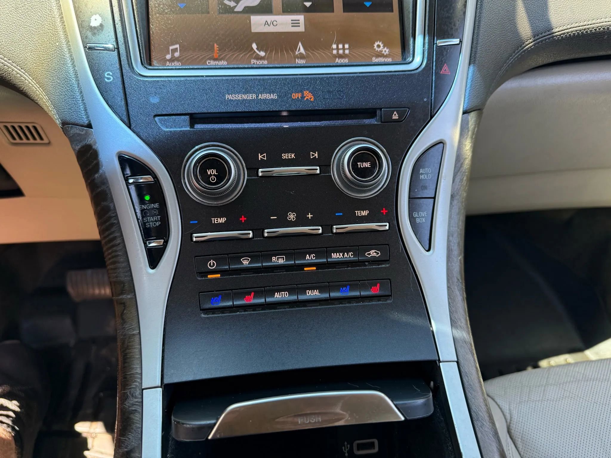 Used 2017 Lincoln MKX Reserve w/ Enhanced Security Package image 27