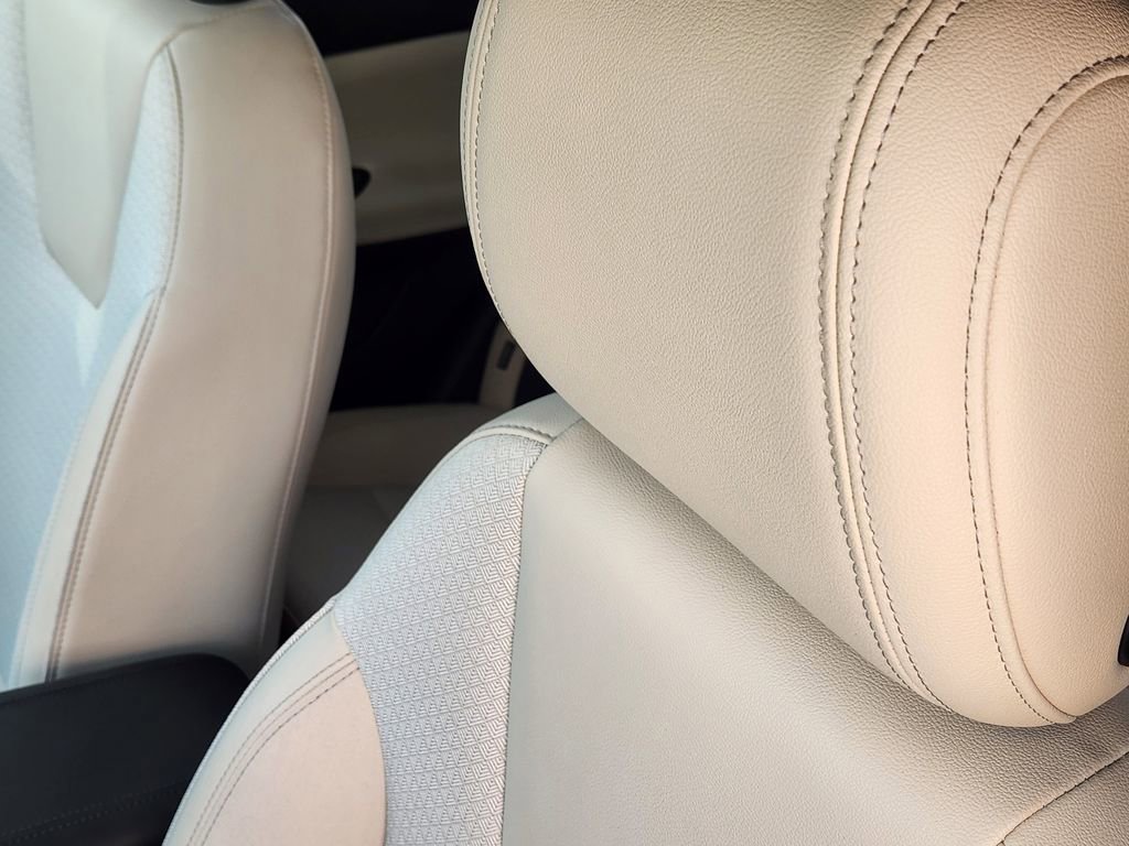 Used 2023 Buick Encore GX Select image 16