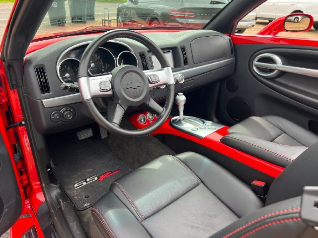 Used 2006 Chevrolet SSR w/ Preferred Equipment Group RWD image 9