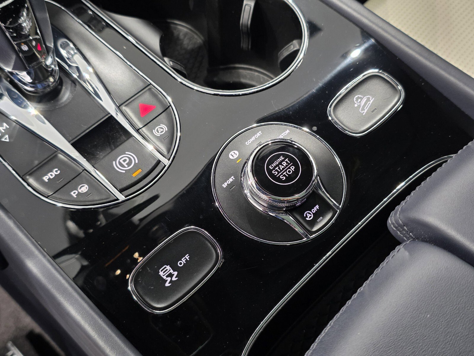 Used 2021 Bentley Bentayga image 21